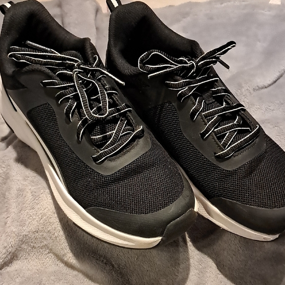 Black Athletic Men's Shoes - Picture 1 of 2